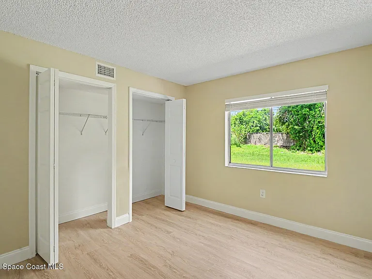 2294 Fox Hollow Dr — Photo 9