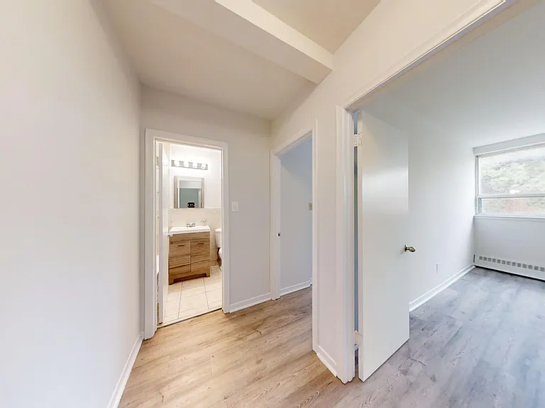 10 Bergamot Ave — Photo 8