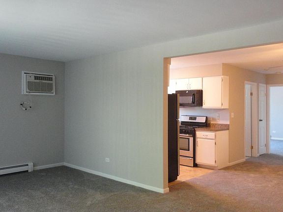 5th image of 1121 Chalet Dr #2E