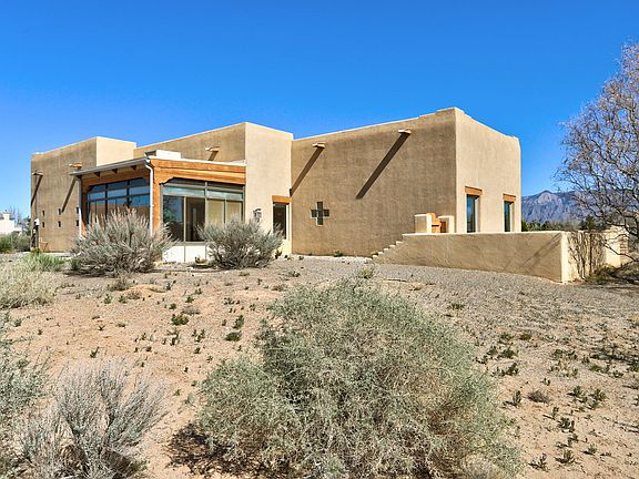 2nd image of 1701 Nez Perce Loop NE