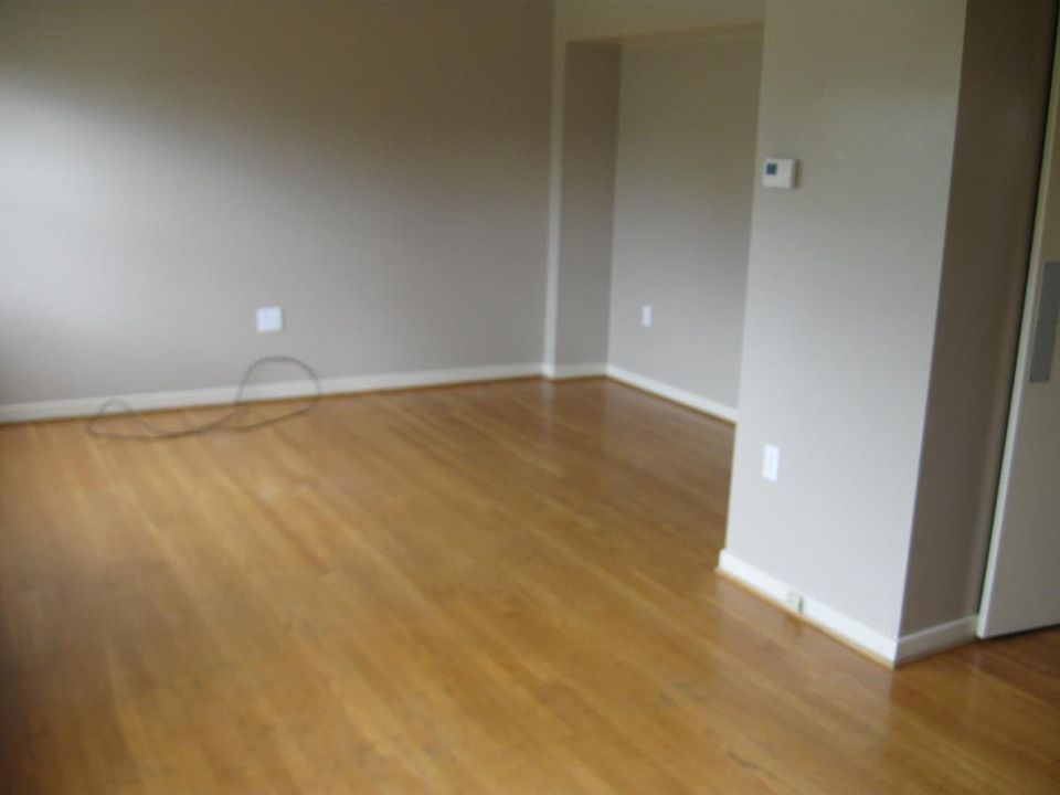 Living area/dining room