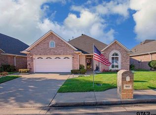 1912 Hollyglen Dr, Tyler, TX 75703