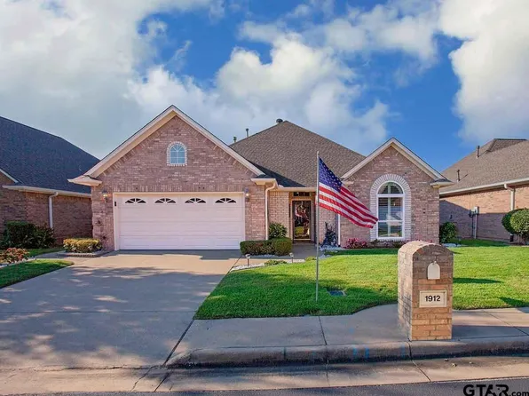 1912 Hollyglen Dr, Tyler, TX 75703
