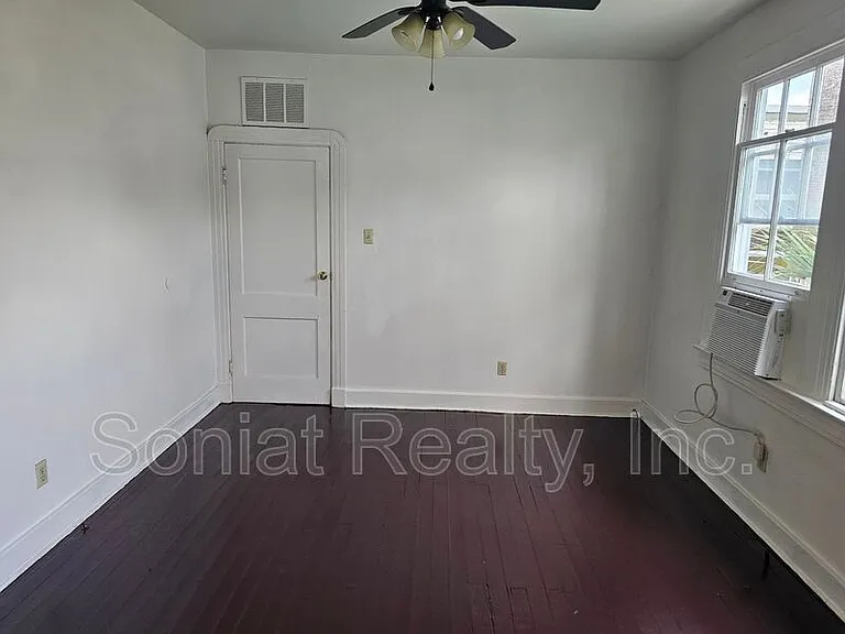 215 N Pierce St — Photo 3