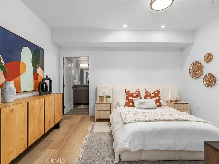 150 S Oak Knoll Ave #205 — Photo 7