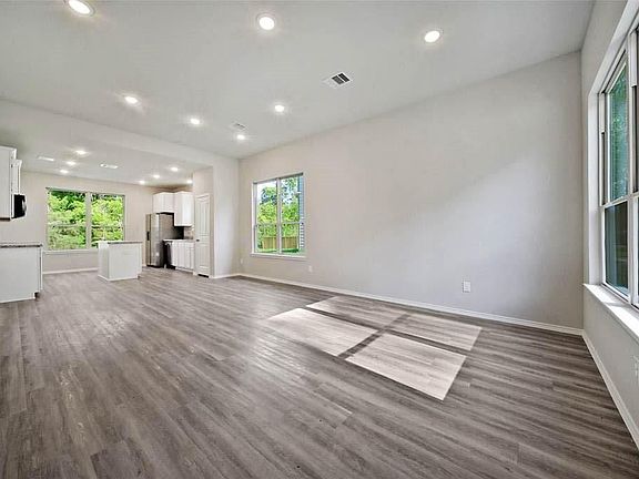2nd image of 10410 Royal Magnolia Dr