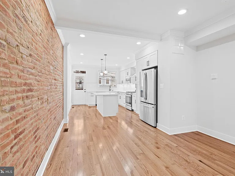 1434 Marshall St — Photo 11