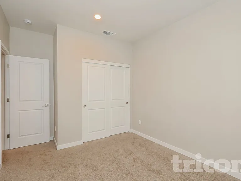 10571 Vina Ct — Photo 11