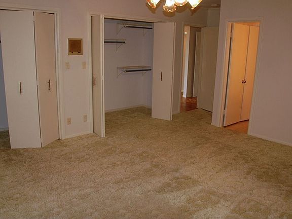 5th image of 600 N Lovers Ln