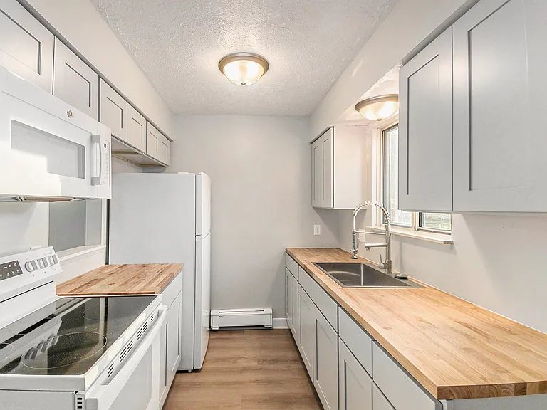 315 Smith St — Photo 9