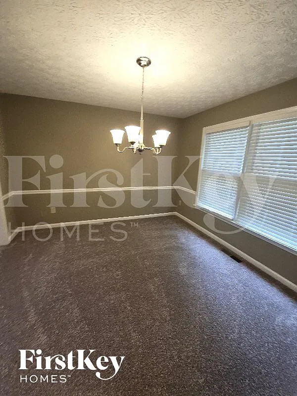 4 bed, 3.0 bath, 2702 sqft, $2,580 — Photo 4