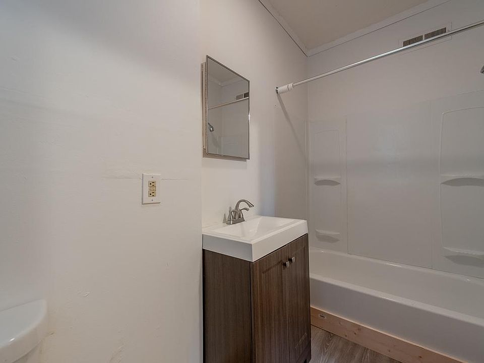 1st image of 1894 E 123rd St APT 4