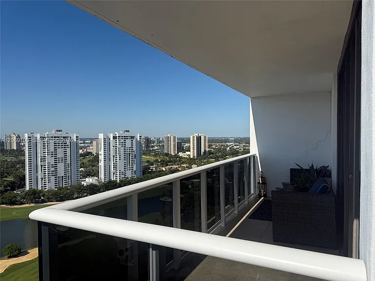 3625 N Country Club Dr #Penthouse 5 — Photo 1