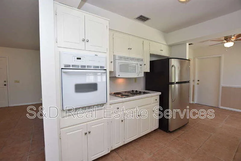 2 bed, 2.0 bath, 1074 sqft, $1,550 — Photo 3