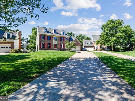 2nd image of 7463 Rosewood Manor Ln