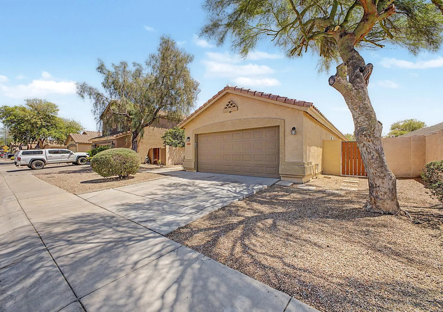 3 bed, 2.0 bath, 1358 sqft, $2,100 — Photo 3