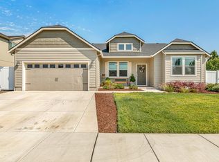 1647 Pearl Eye Ln, Medford, OR 97504