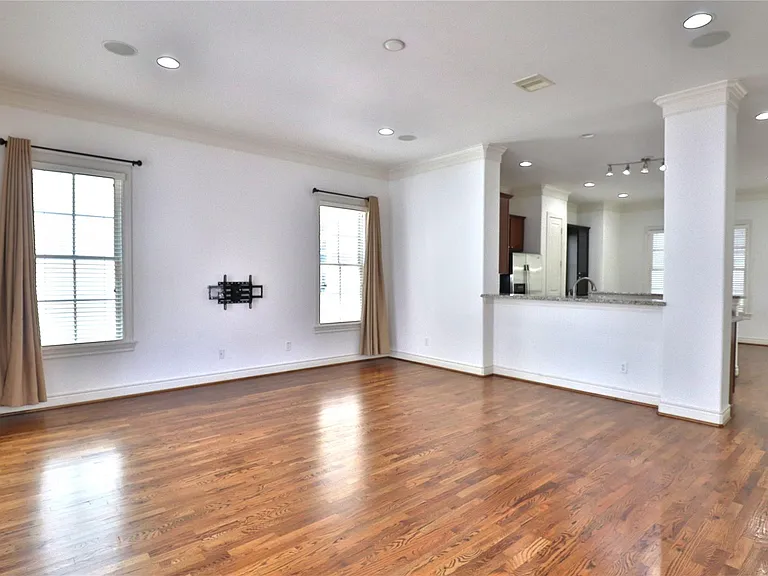 3257 Maxroy St — Photo 16