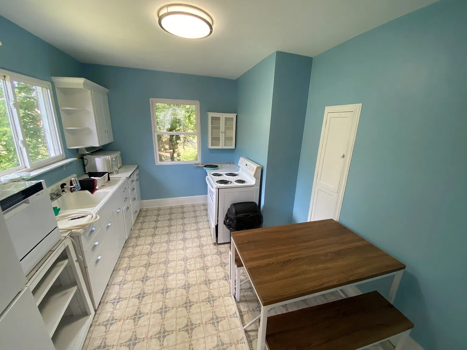 2 bed, 900 sqft, $1,100 — Photo 2