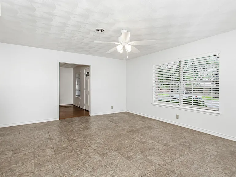 11050 Wyatt St — Photo 8