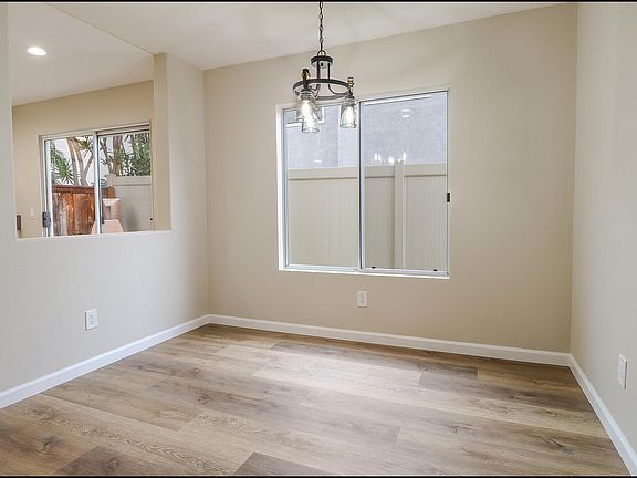 5th image of 7 Sydney Ct