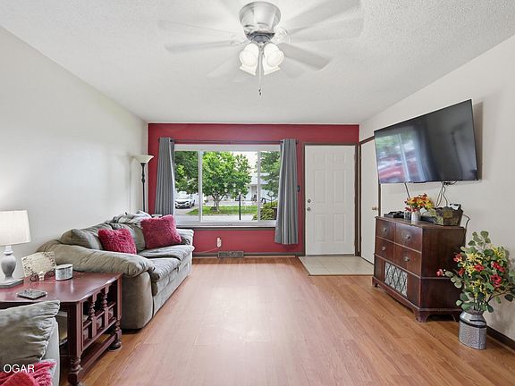 5th image of 2033 Forest Dr