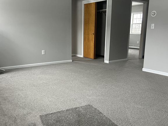 5th image of 211 Woodcrest Dr APT D
