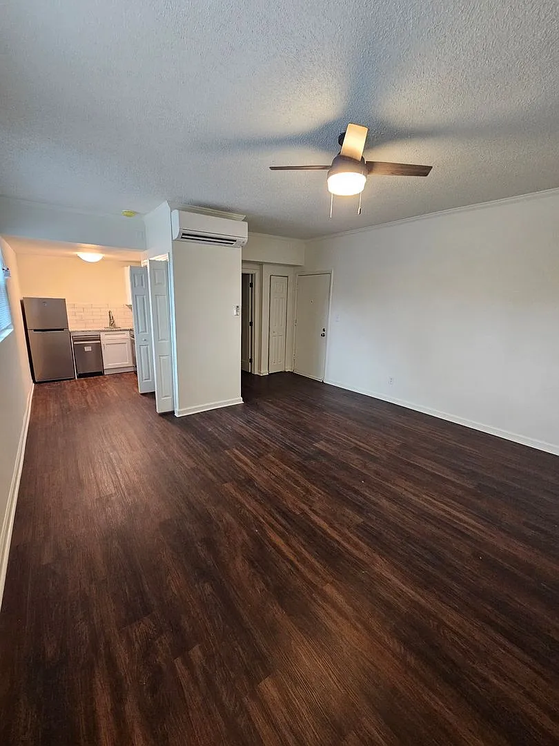411 Parkway — Photo 4