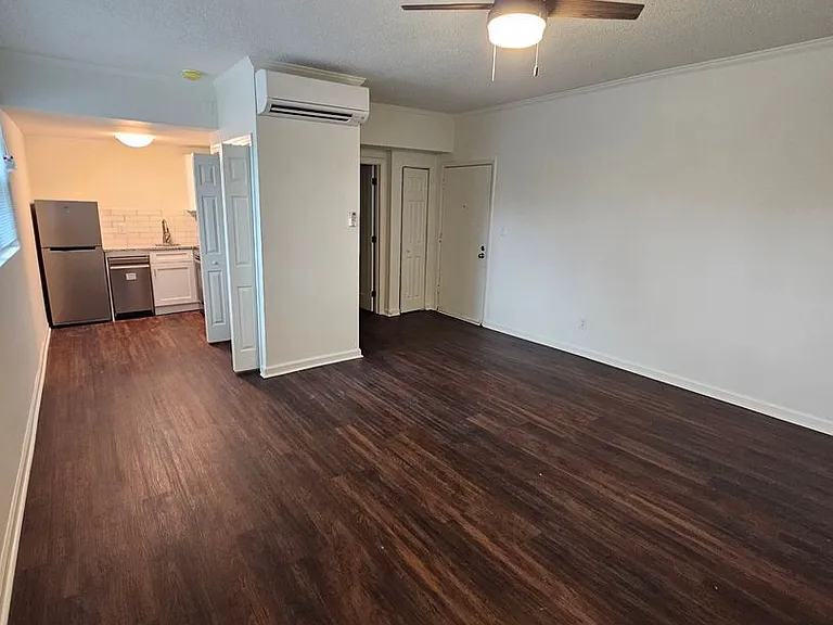 411 Parkway — Photo 4