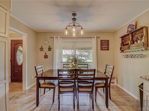 4th image of 516 Saint Clair Ave