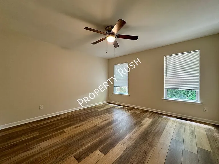 709 N Holly St — Photo 20
