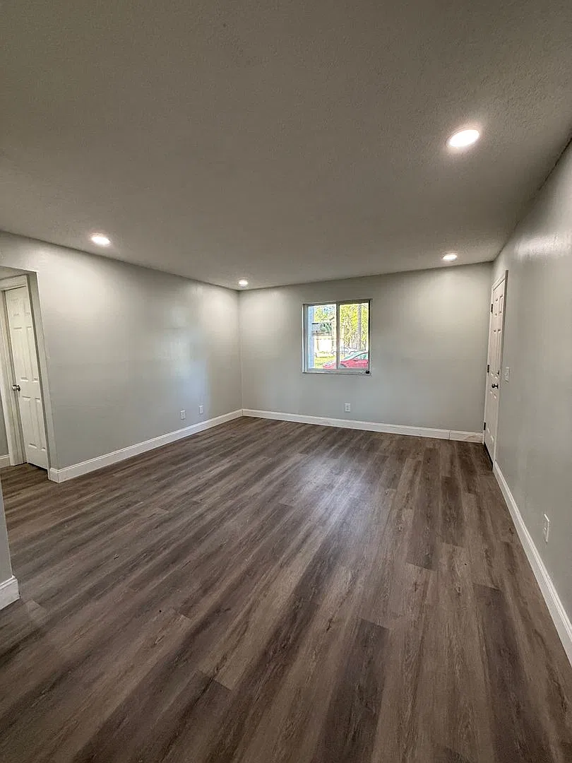 5035 Westchase Court Unit 4 — Photo 3