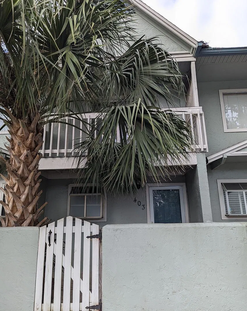 Spacious 2 Bedroom, 1.5 Bath Two-Story Townhome in Pickwick Park — Photo 1