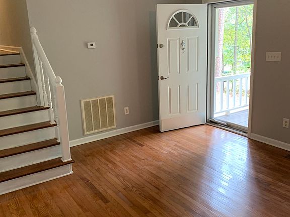 Living room - front entrance