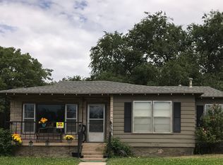 901 4th St, Plains, TX 79355