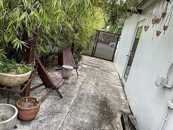 4th image of 8250 NE 8th Ct #0
