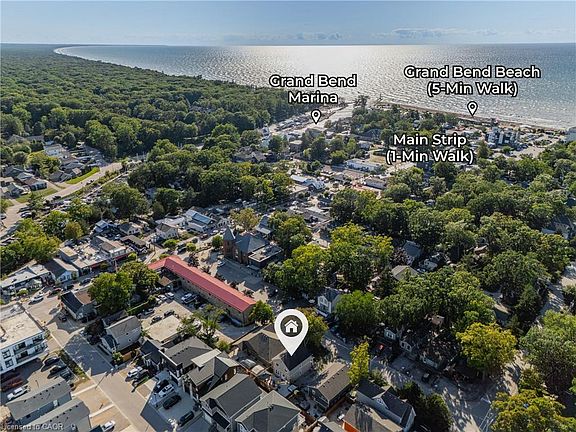3rd image of 10 Queens Ave