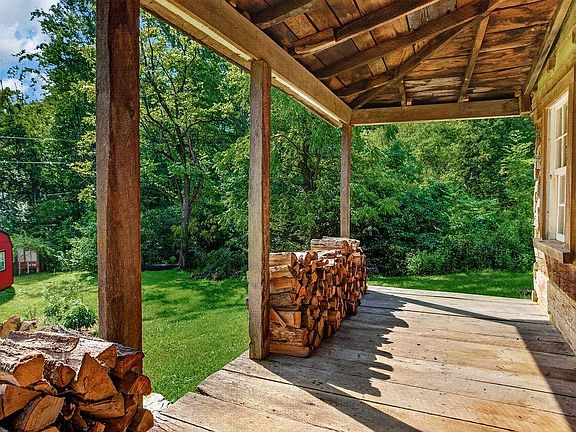 5th image of 47 Rooster Ridge Rd