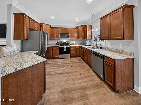 4th image of 5947 Honeycrisp Rd