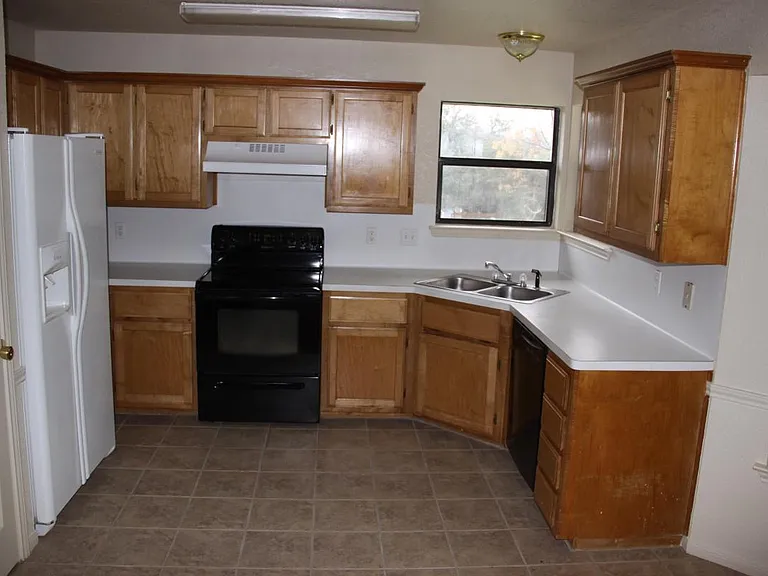 2622 Fieldstone Dr — Photo 3