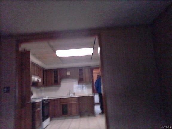 4th image of 317 Benzinger St
