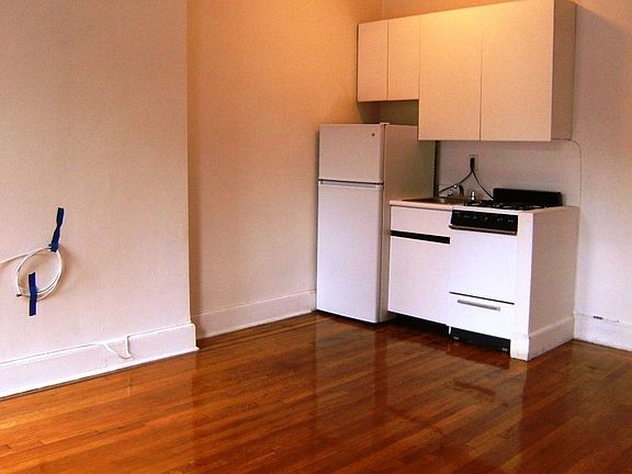4th image of 253 E 77th St APT 3G