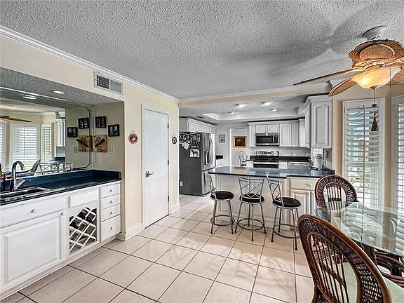 5th image of 177 Moonraker Dr