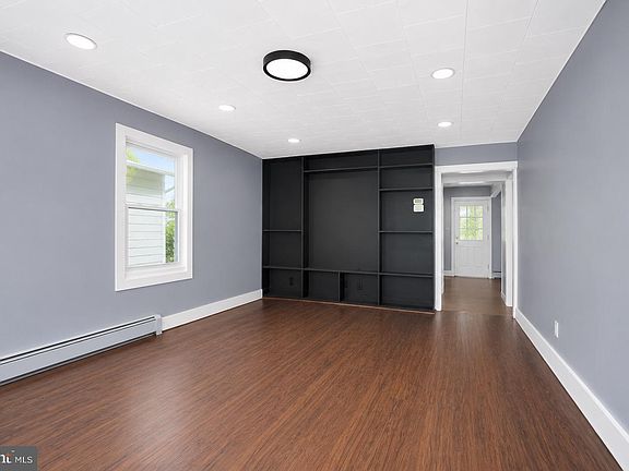 4th image of 1425 Harding Ave