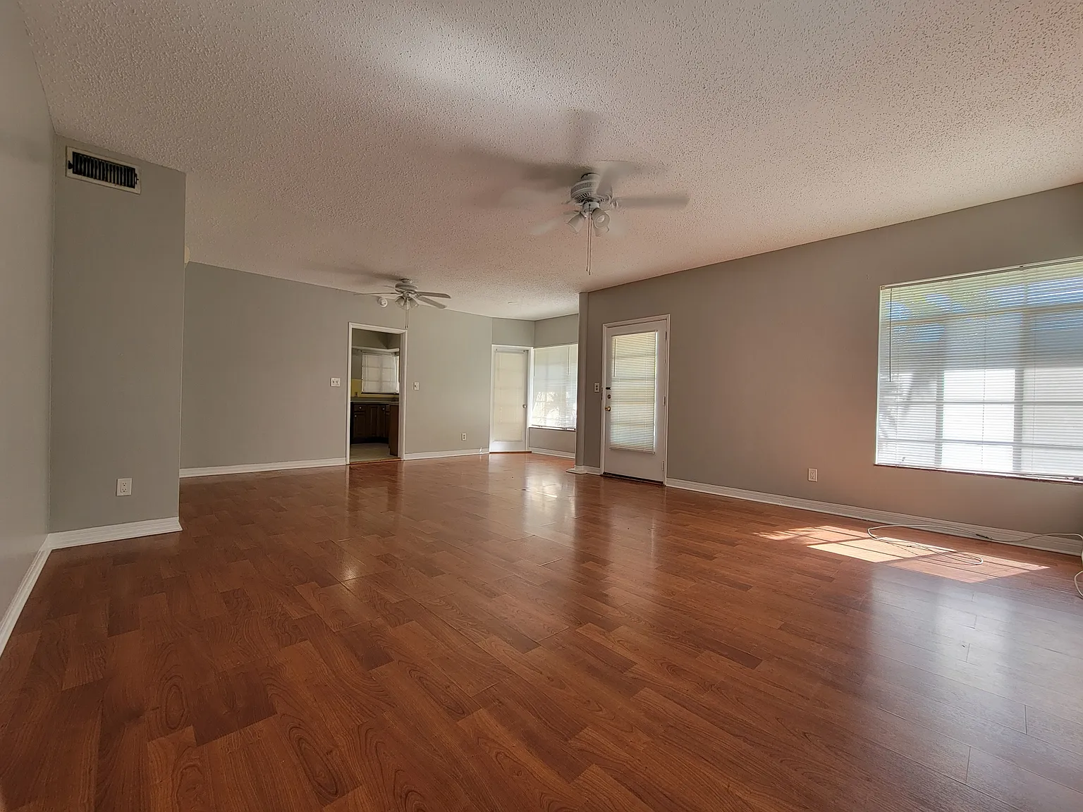 2 bed, 1.5 bath, 1400 sqft, $2,450 — Photo 4