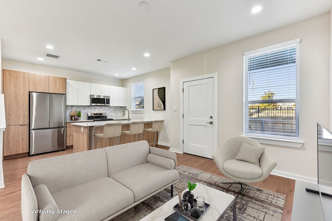 46-web-or-mls-15-print-1104 Texas Redbud Dr Unit A Pflugerville-S1112-011 vs w