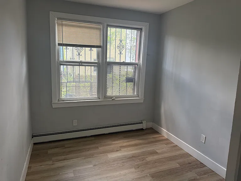 89 Bostwick Ave #1R — Photo 8