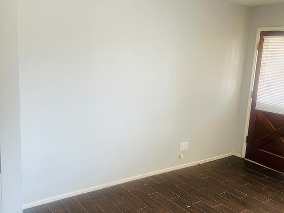 4th image of 248 E 9th Dr