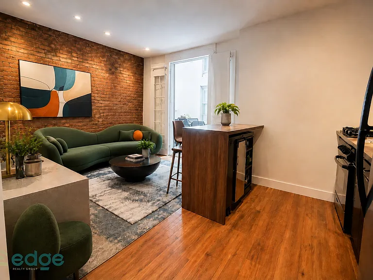 469 Park Pl #3RF — Photo 1