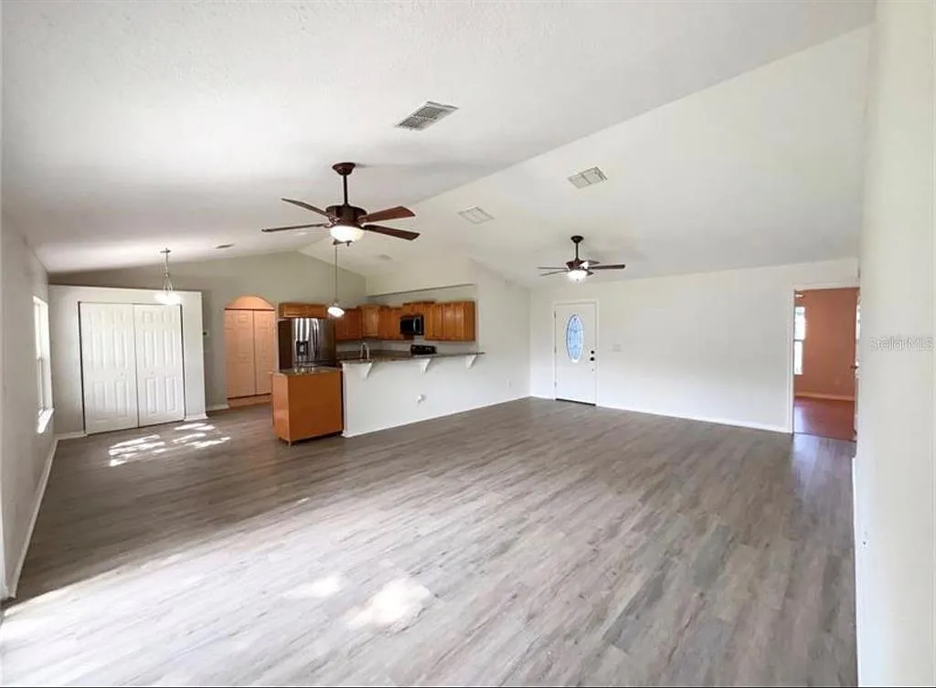 4 bed, 2.5 bath, 1605 sqft, $2,460 — Photo 3